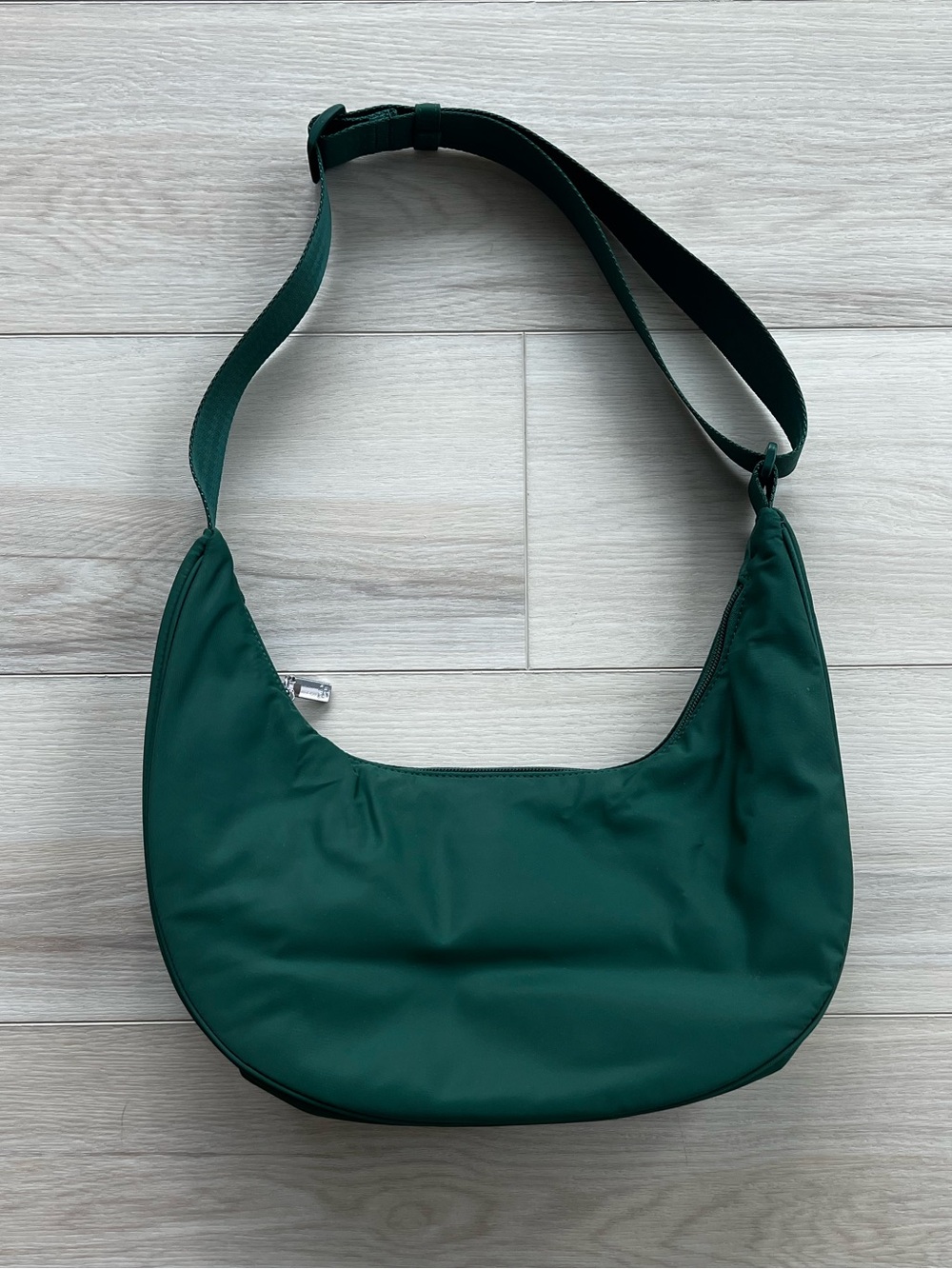 Aritzia Sunday Best Crescent slouch shoulder bag in Nori Green - NWOT condition